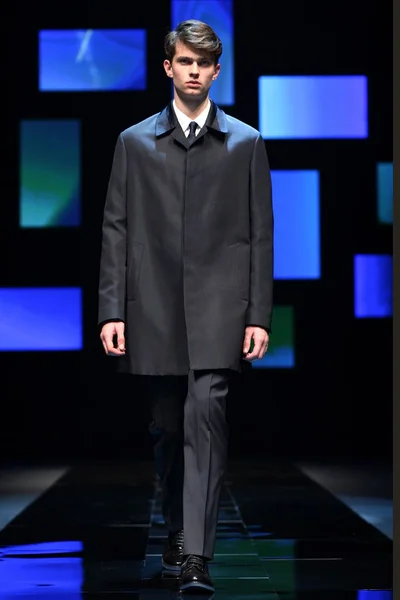 Look 28